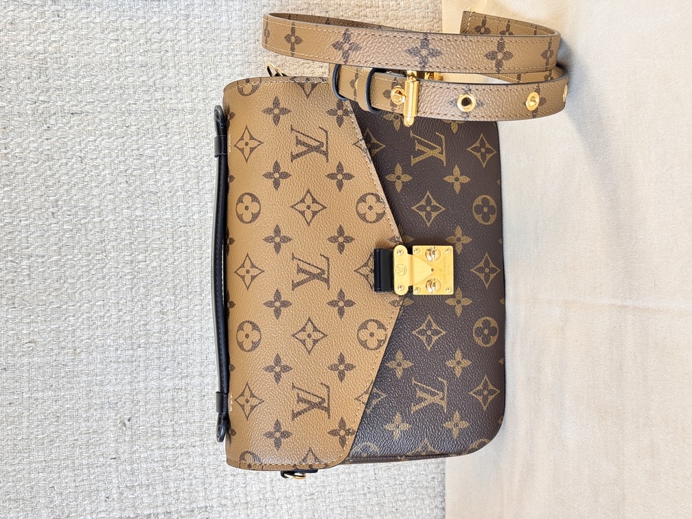 Pochette Metis Monogram Reverse