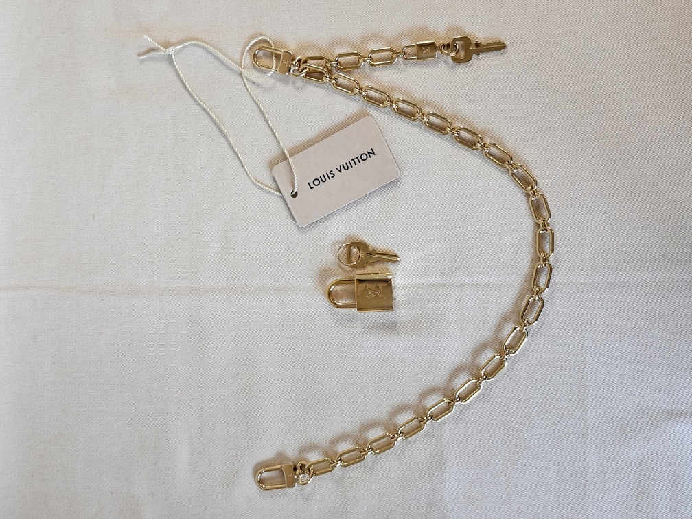 Taschenschmuck Gold