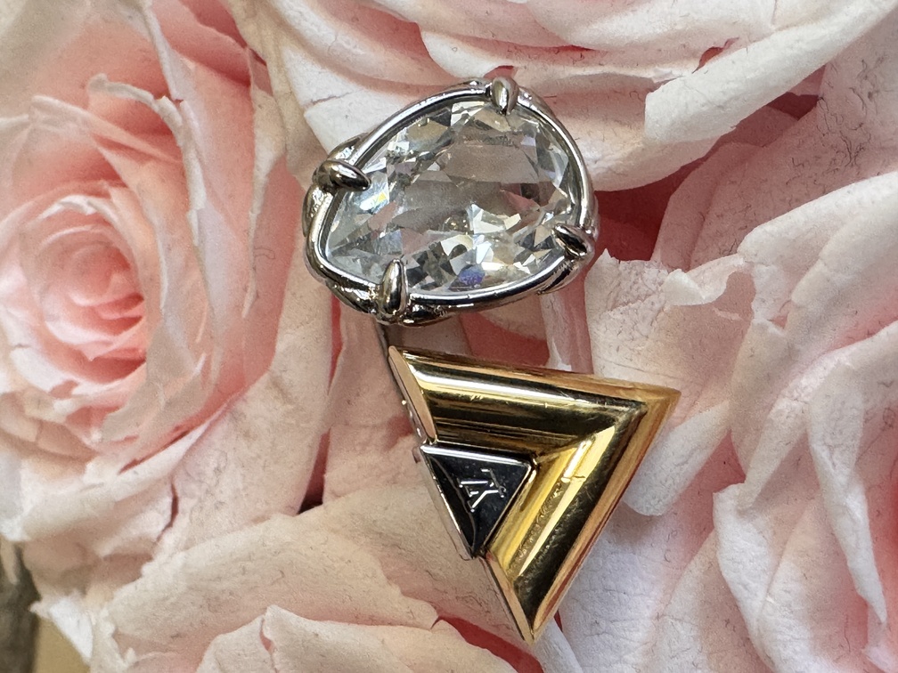 Ring V for Vuitton