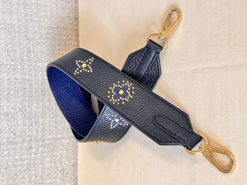 Bandouliere strap black / dark blue studs