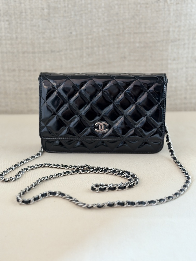 CHANEL Wallet on chain Lackleder schwarz