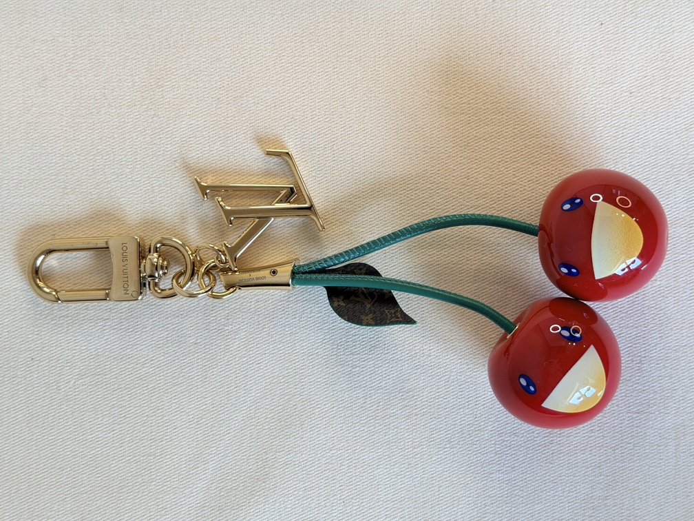 Taschenschmuck Cherry LVxTM