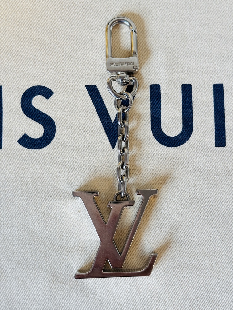 bagcharm keycharm LV initial