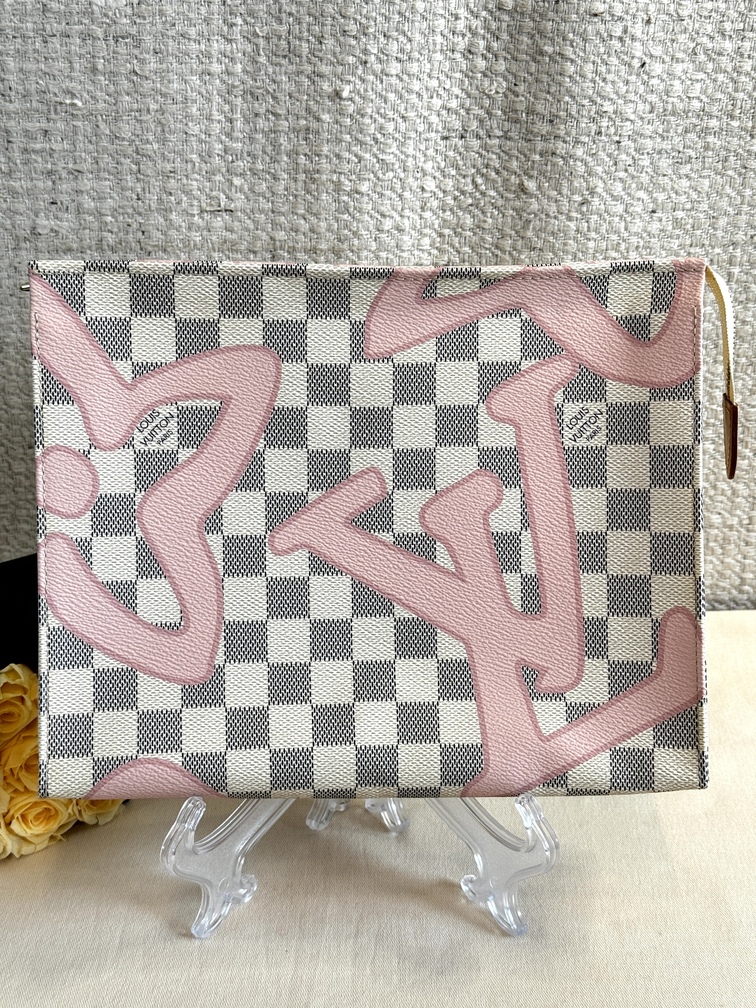 Vuitton toiletry online