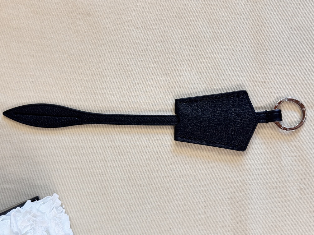 Clochette black | www.luxuryaccessoires.com